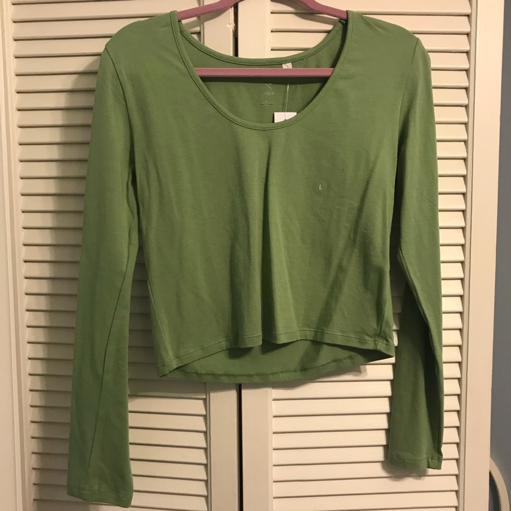 NEW WITH TAGS NEVER WORN GREEN CROPTOP FROM PACSUN